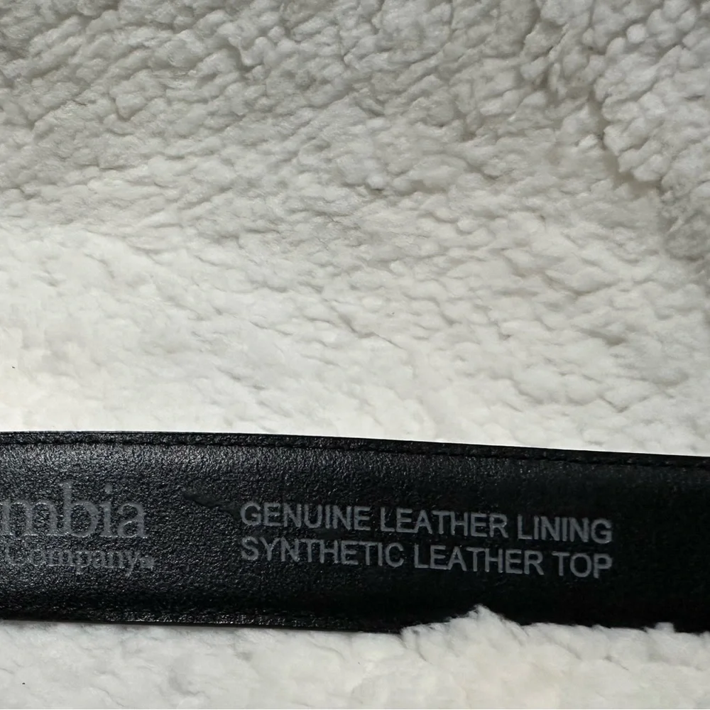Columbia Men’s Black Belt w/Silver Buckle Size 42 - Leather